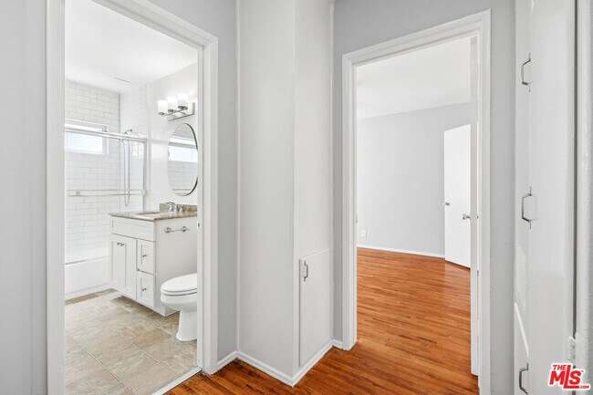 Building Photo - 5307 Vantage Ave