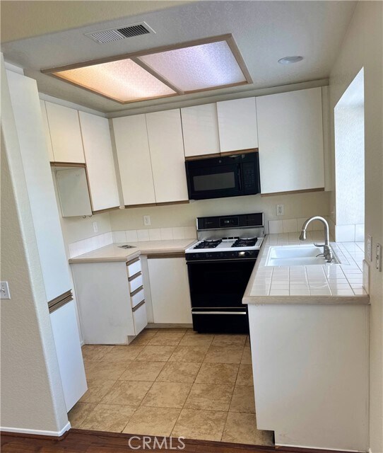 Building Photo - 4 Sandpiper Ln