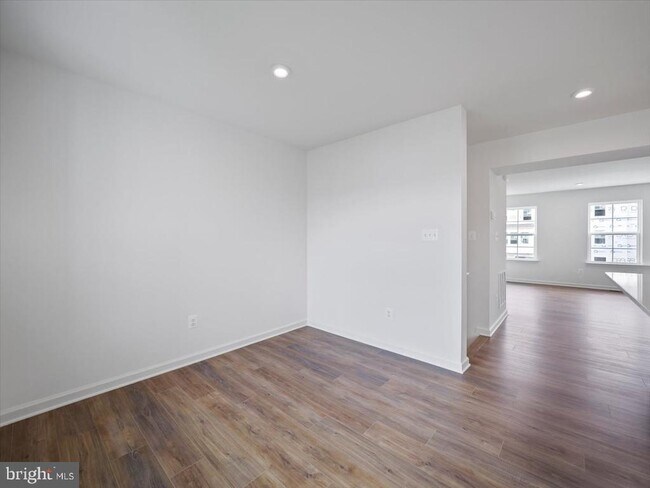 Building Photo - 266 Clifton Mnr