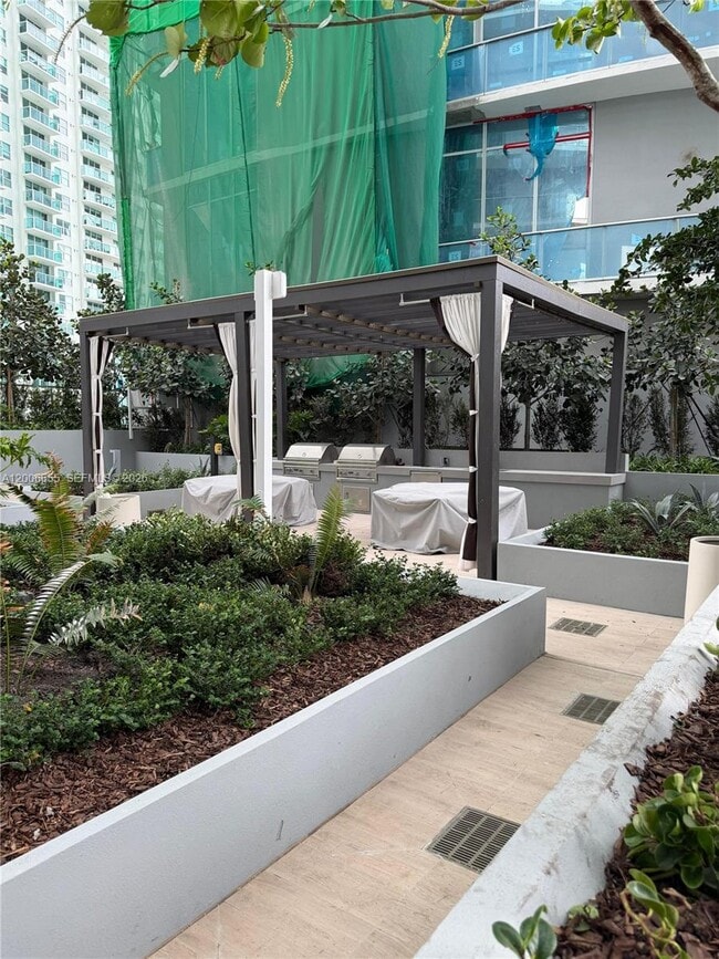 Building Photo - 77 SE 5th St