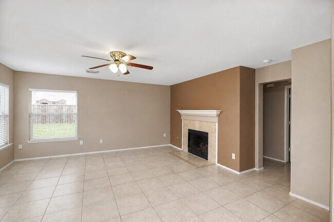 Building Photo - 4711 Buescher Ct
