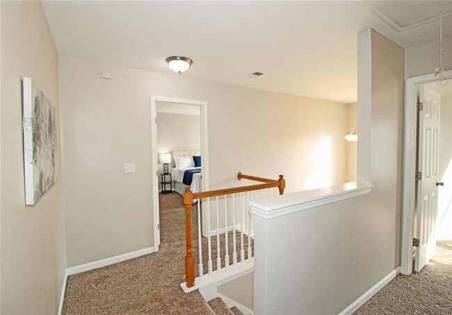 Building Photo - 1213 Kingsbury Ln