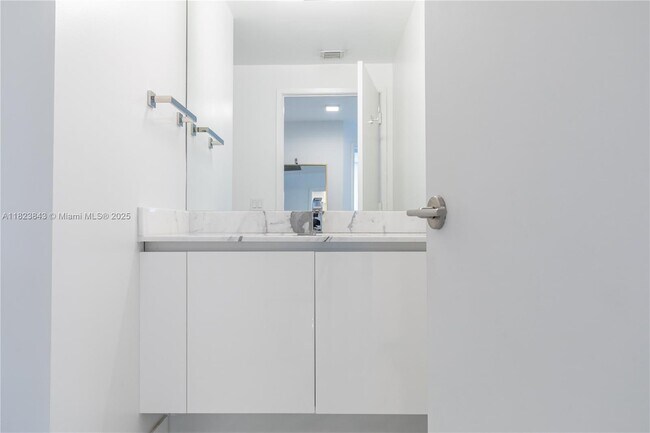 Building Photo - 300 Sunny Isles Blvd