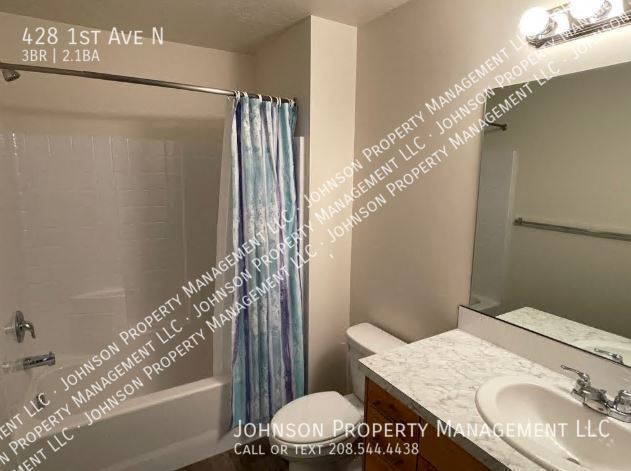 Building Photo - 428 1st Ave N