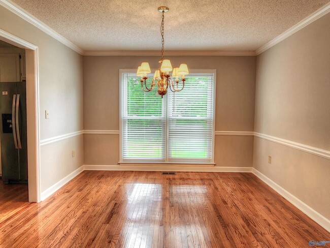 Building Photo - 120 Silver Creek Cir