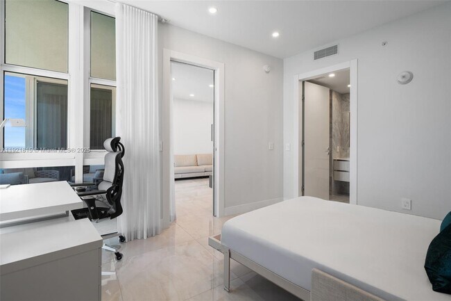 Building Photo - 18201 Collins Ave