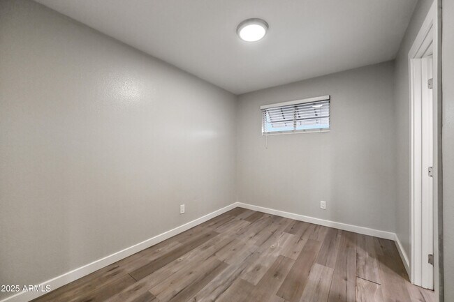 Building Photo - 3025 N 32nd St