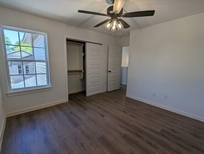 Building Photo - 754 N Crater Ave