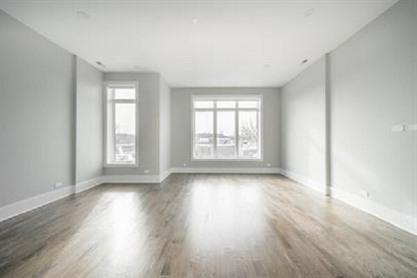 Building Photo - 556 W 18th St