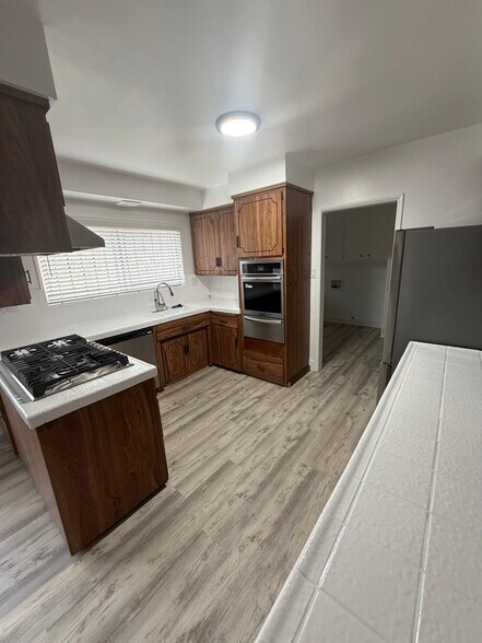 Building Photo - 3337 W 111th Pl