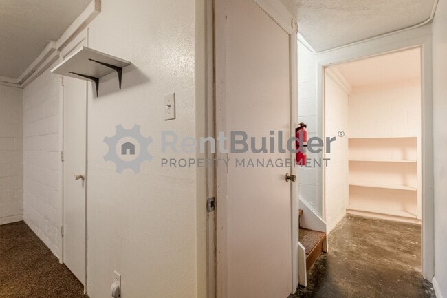 Building Photo - 1605 Coal Ave SE