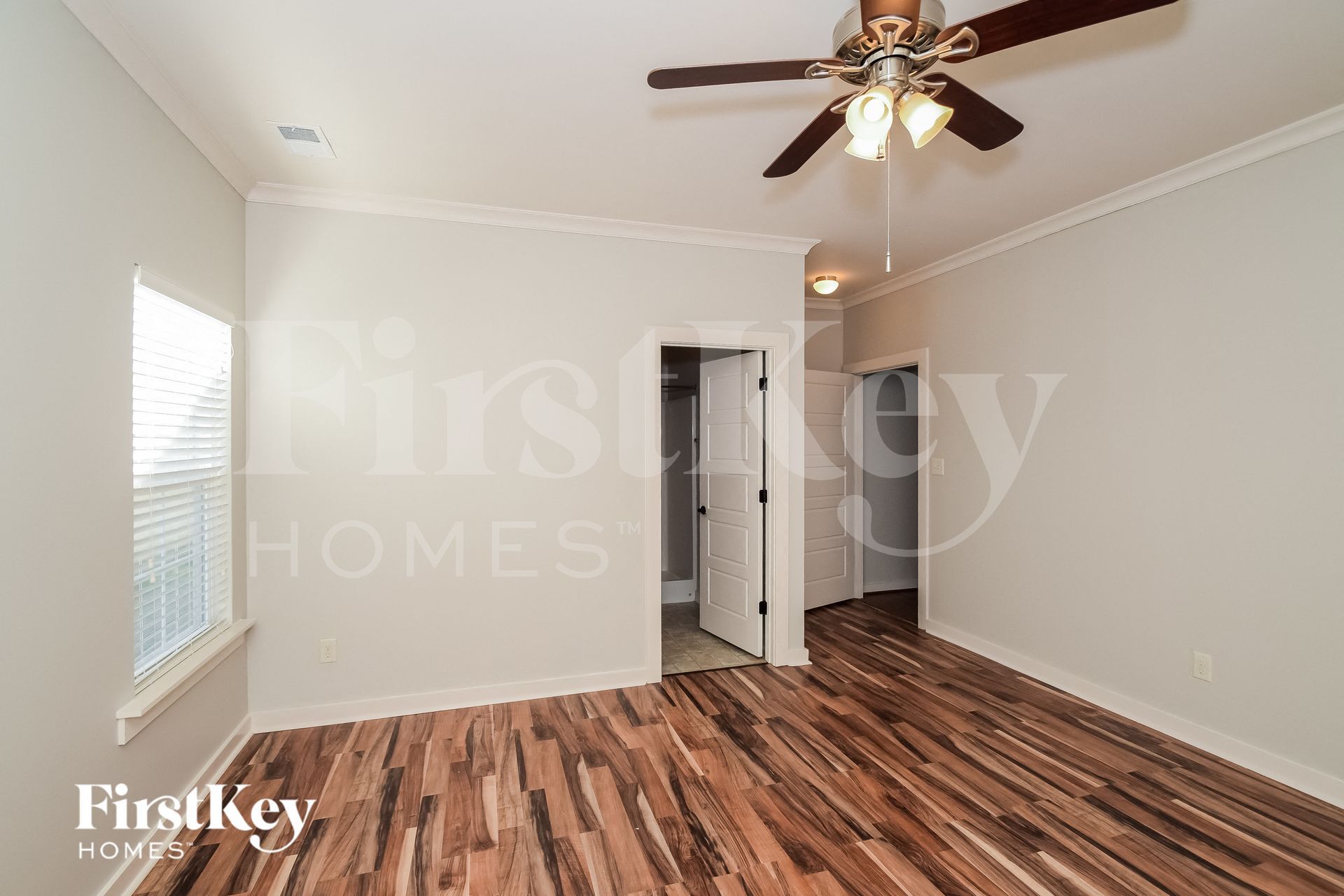 Building Photo - 810 Hawthorn Ln