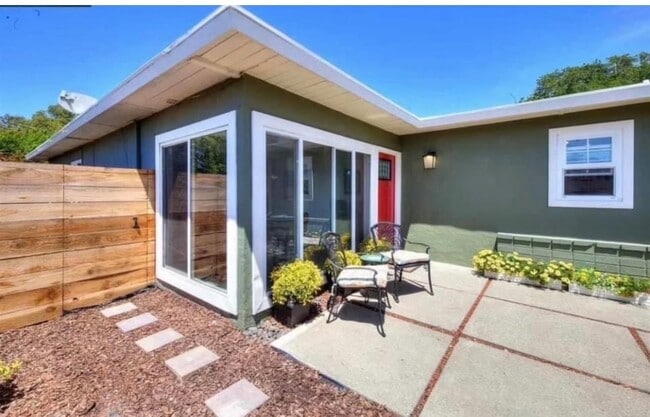 Building Photo - 2839 Moyers Rd