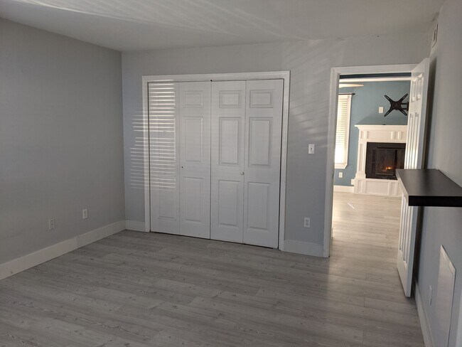 Building Photo - Bright and Open Floor Plan Across the Street from the Beach!