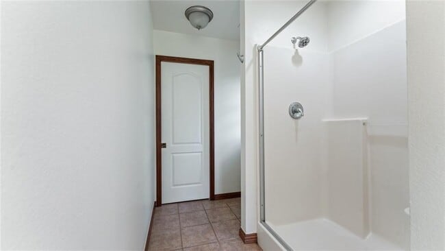 Building Photo - 1135 N Vista Pl