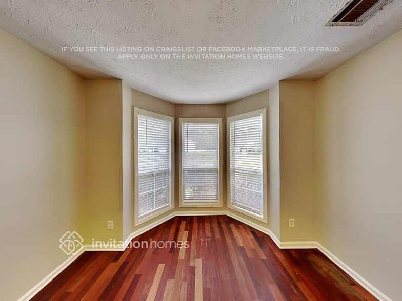 Building Photo - 660 Peachtree Trails Dr