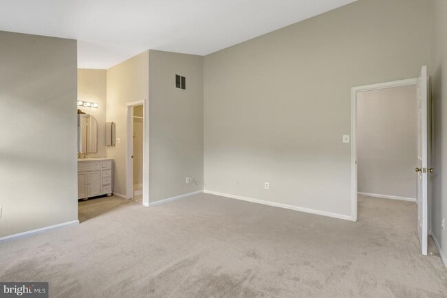 Building Photo - 4234 Fox Lake Dr
