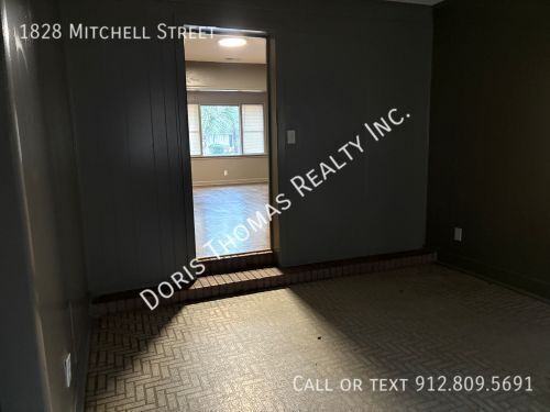 Building Photo - 1828 Mitchell St