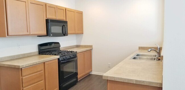 Building Photo - Move in Ready! - Tumwater Hill home with 3...