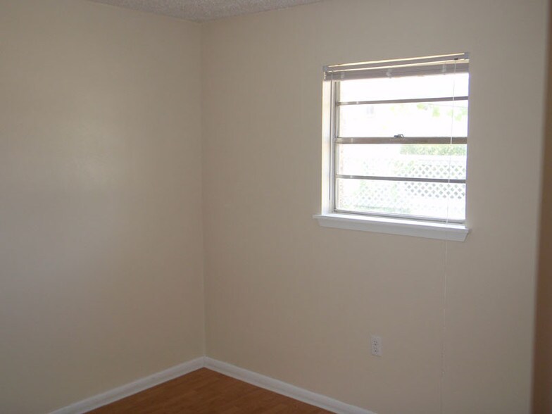 Building Photo - 603 Sunset Ln