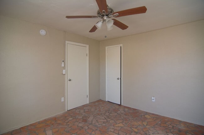 Building Photo - Charming 1 Bedroom 1 Bath Home! Great Cent...