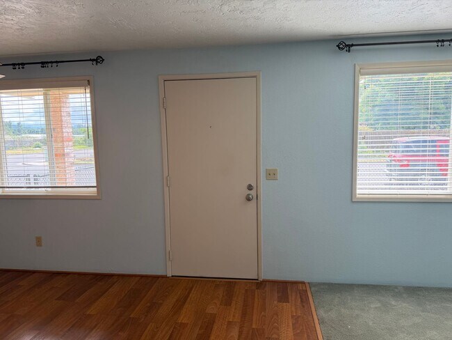 Building Photo - Updated two-bedroom one bathroom duplex in Thurston!