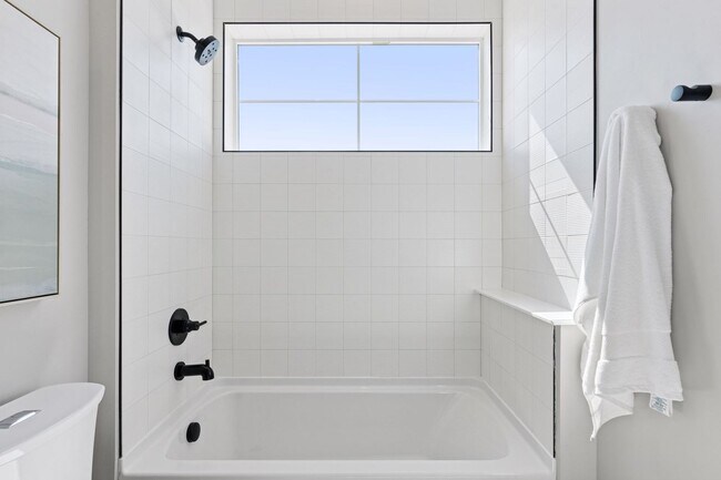 Building Photo - New Charming Berthoud Home with Modern Com...
