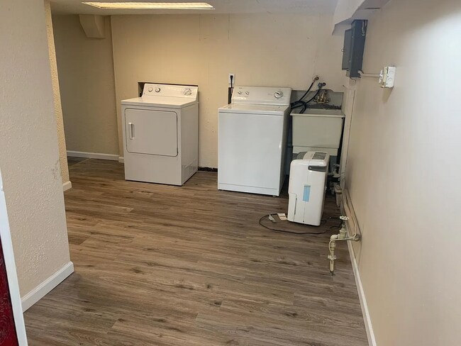 Building Photo - 723 Conway St