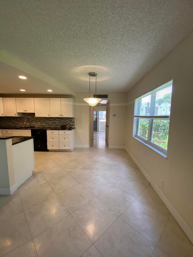 Building Photo - 583 Normandy M