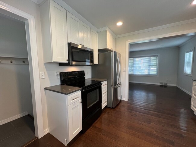Building Photo - Lovely North Fargo Home