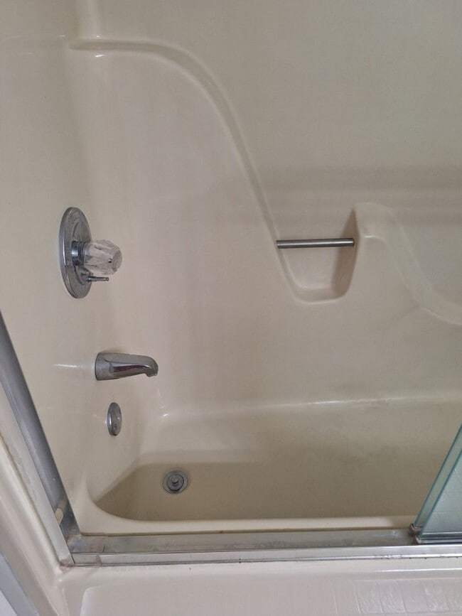 Building Photo - 4bd/3 bath located in desirable neighbor in Fox Den Subdivision in West Knoxville