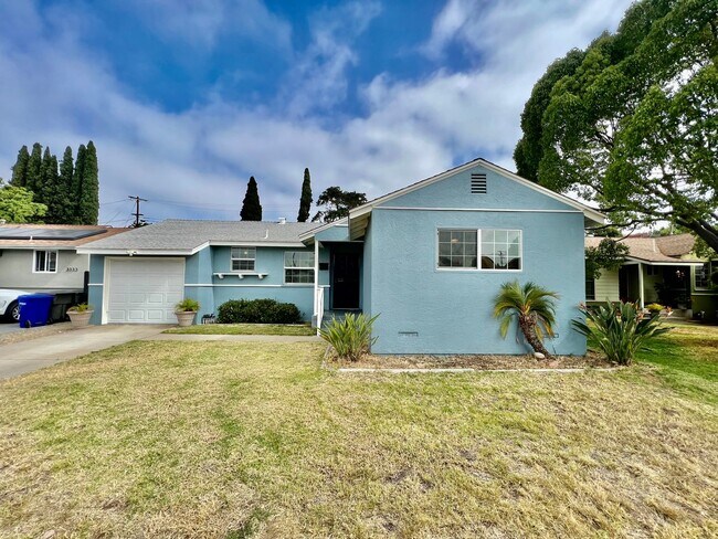 Building Photo - Stunning 2B/2BA house available w/ Large B...
