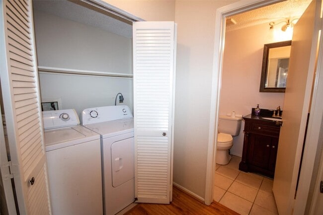 Building Photo - 12133 Bob White Dr