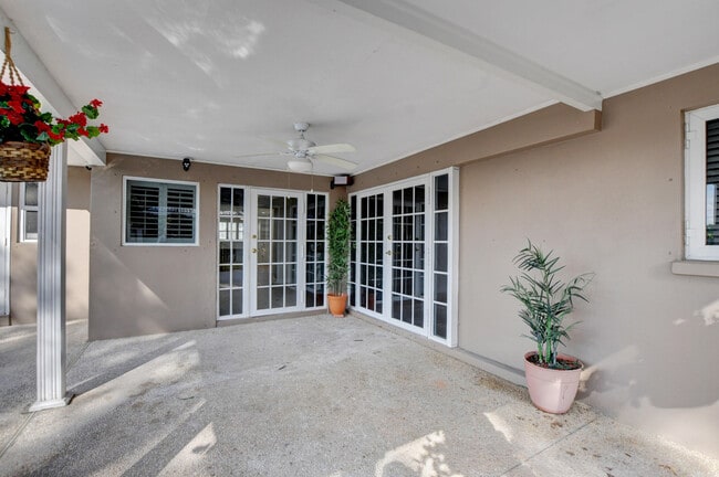 Building Photo - 1010 SW 1st St