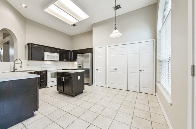 Building Photo - 15019 Trumpet Vine Ln