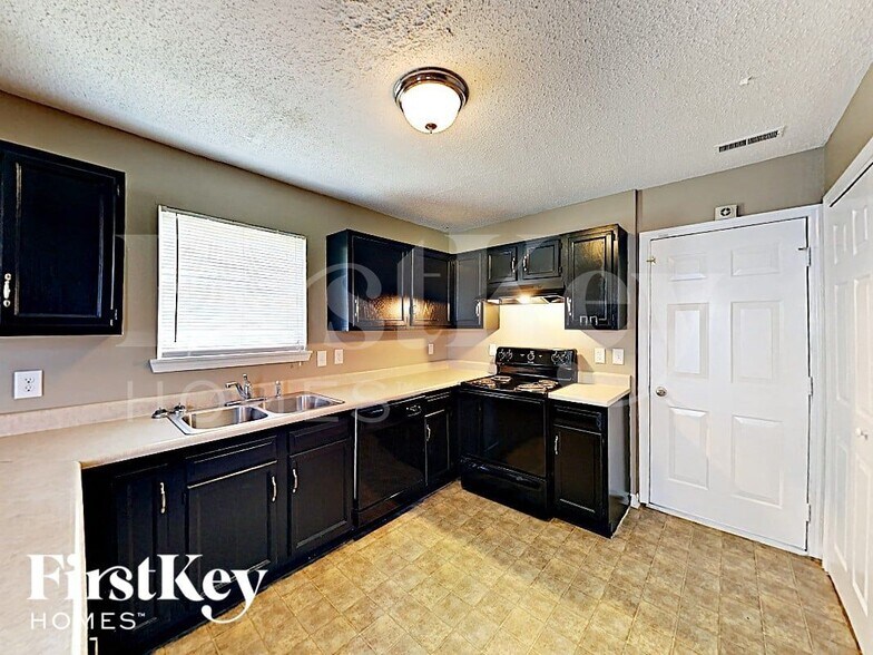 Building Photo - 353 Watercress Way