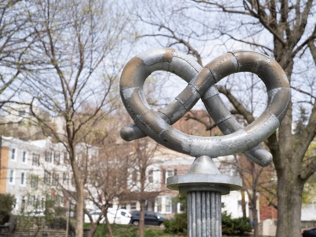 Building Photo - 131 Pensdale St