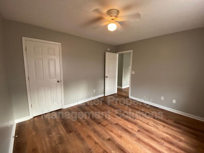 Building Photo - 1050 B St