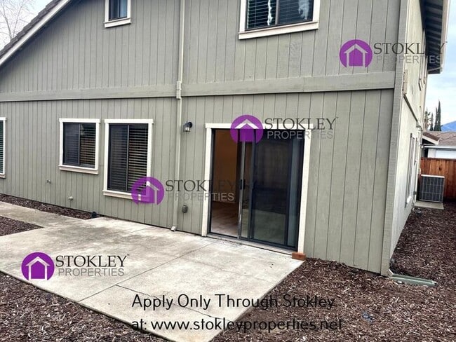 Building Photo - 1633 Lindbergh Dr