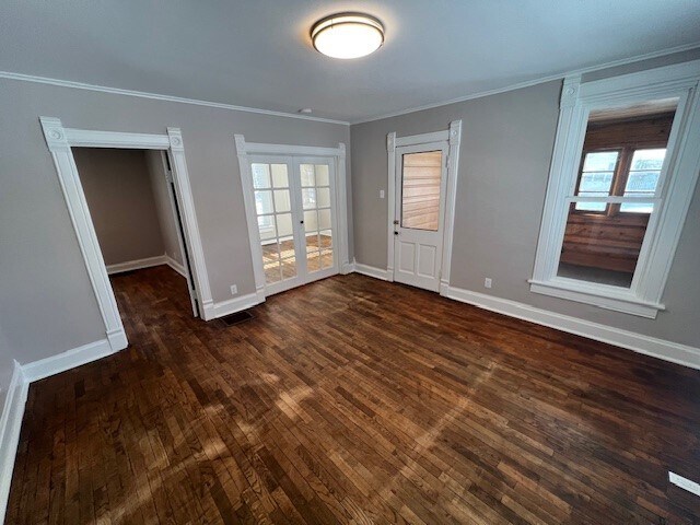 Building Photo - 402 E Elm St