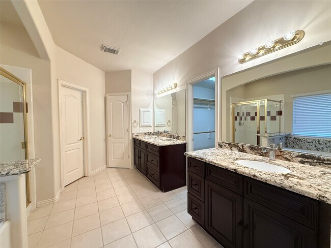 Building Photo - 2144 Brittany Colony Dr