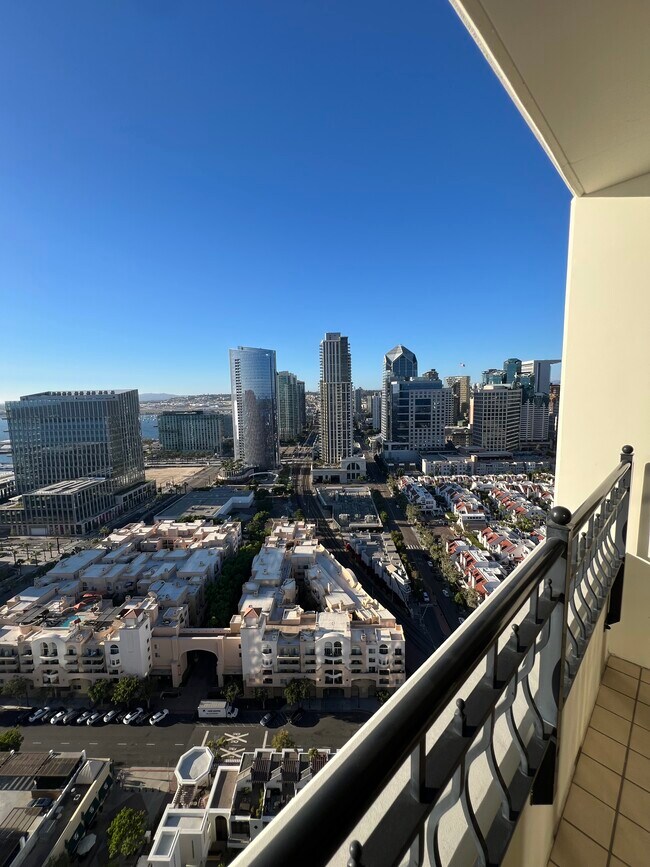 Primary Photo - 700 W Harbor Dr