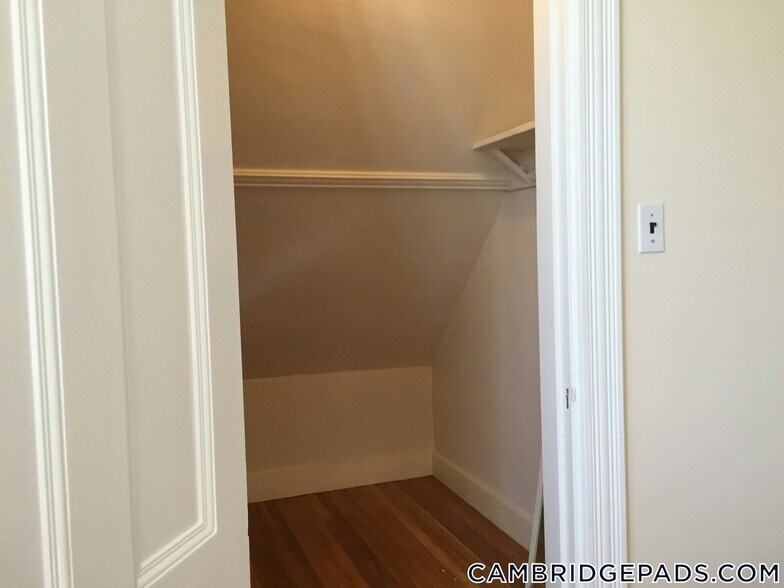 Building Photo - 1539 Cambridge St