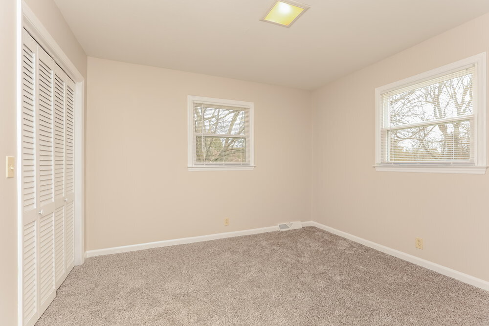 Building Photo - 2406 Hillmont Dr