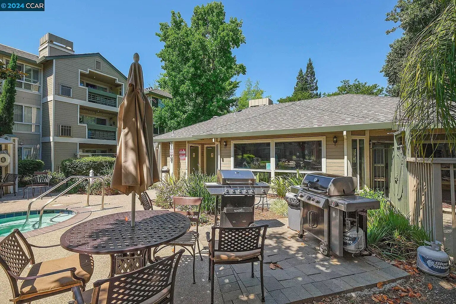 Building Photo - 2530 Oak Rd