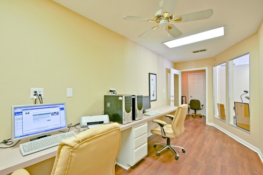 Building Photo - 600 Baylor