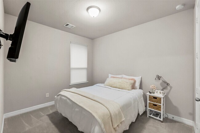 Building Photo - 31418 Whitcombe Summit Wy