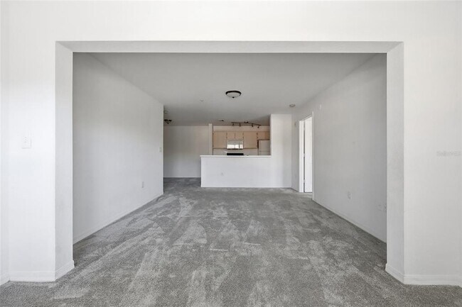 Building Photo - 5447 Vineland Rd