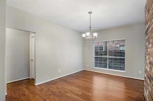 Building Photo - 98 S Village Knoll Cir