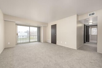 Building Photo - Everett Apartments - 101-10